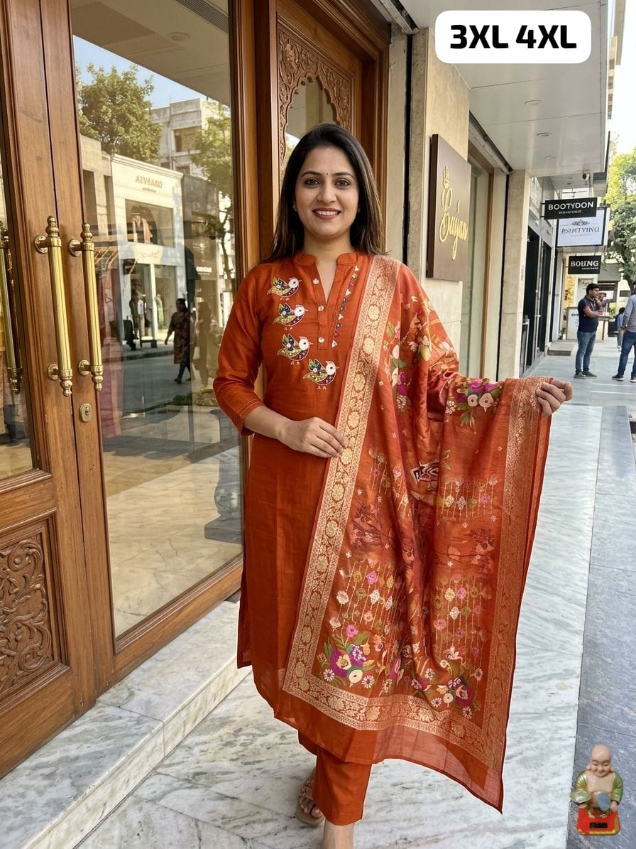 Graceful Traditional Work Kurti Set view 6