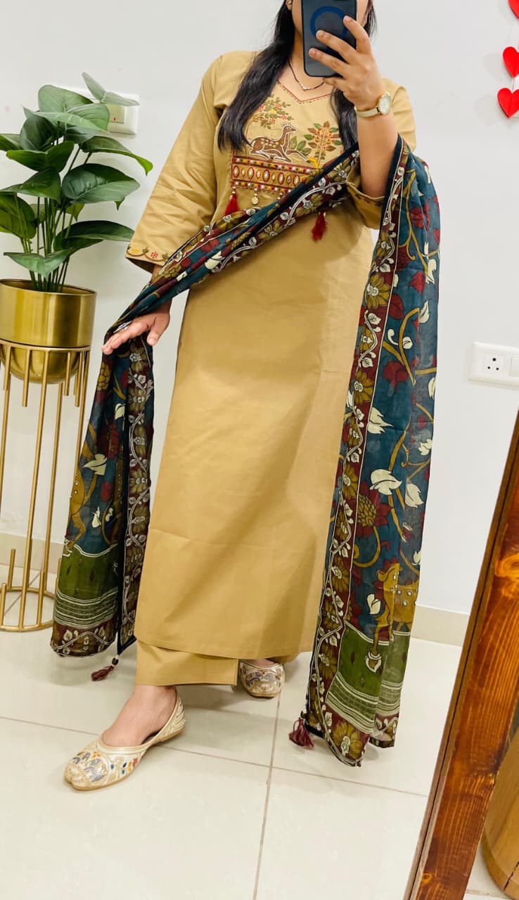 Elegant Kurti Set with Heavy Handwork Embroidery view 4
