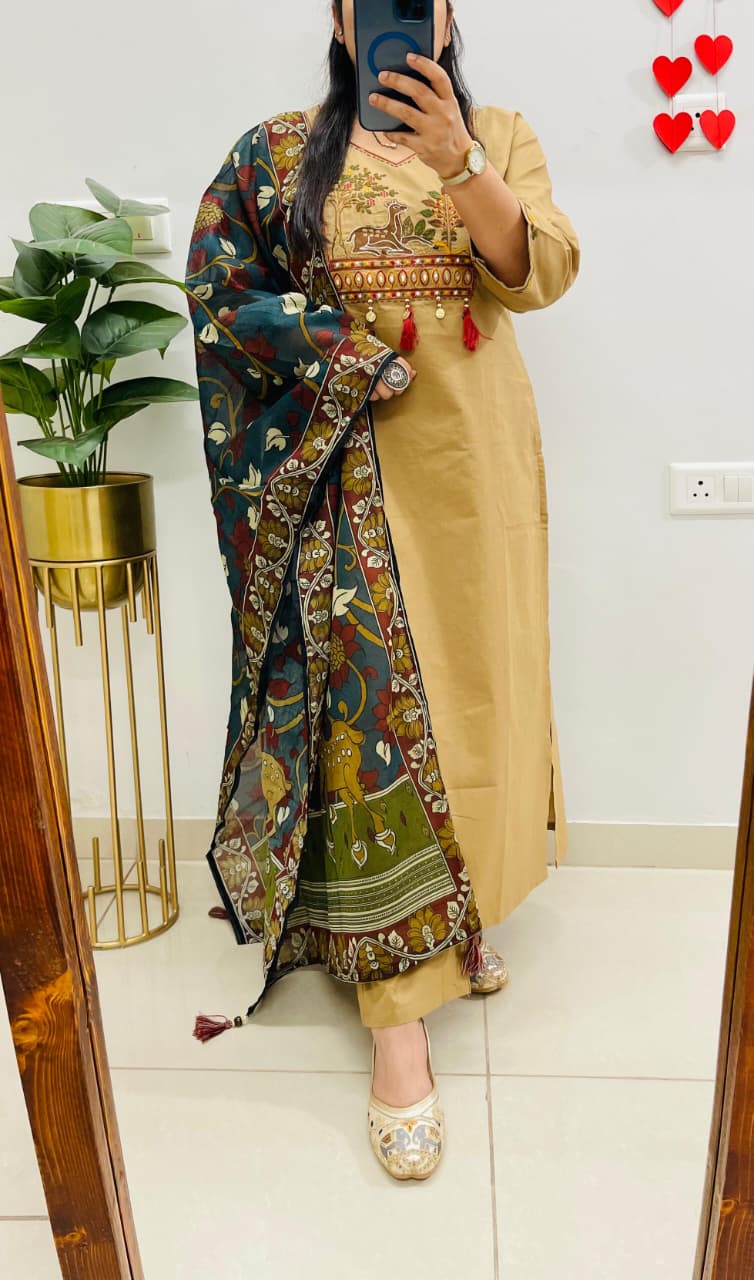Elegant Kurti Set with Heavy Handwork Embroidery view 5