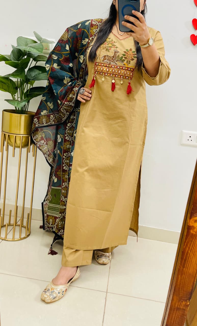 Elegant Kurti Set with Heavy Handwork Embroidery view 6
