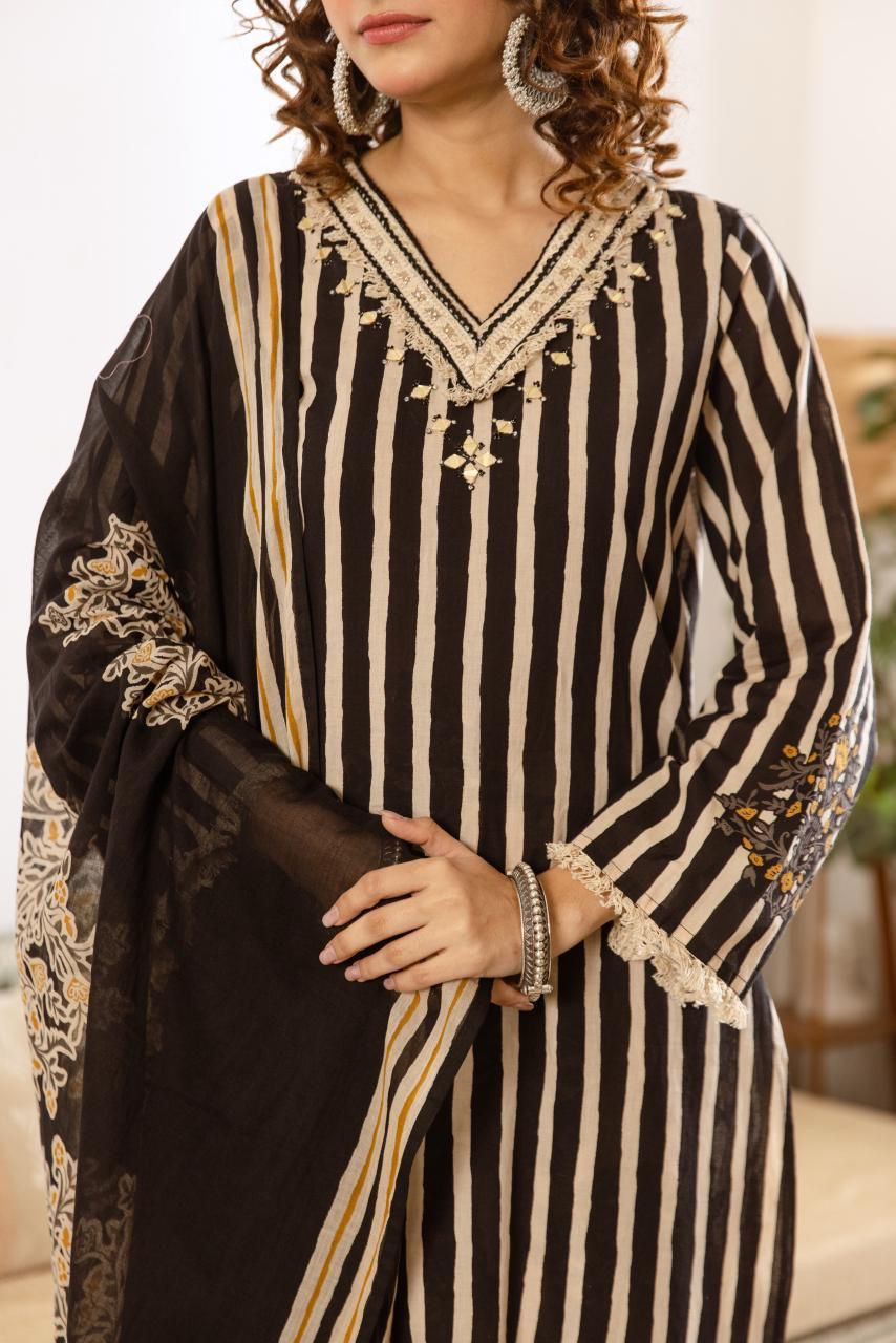 Pure Cotton Kurti Set with Mirror Work and Malmal Dupatta view 11