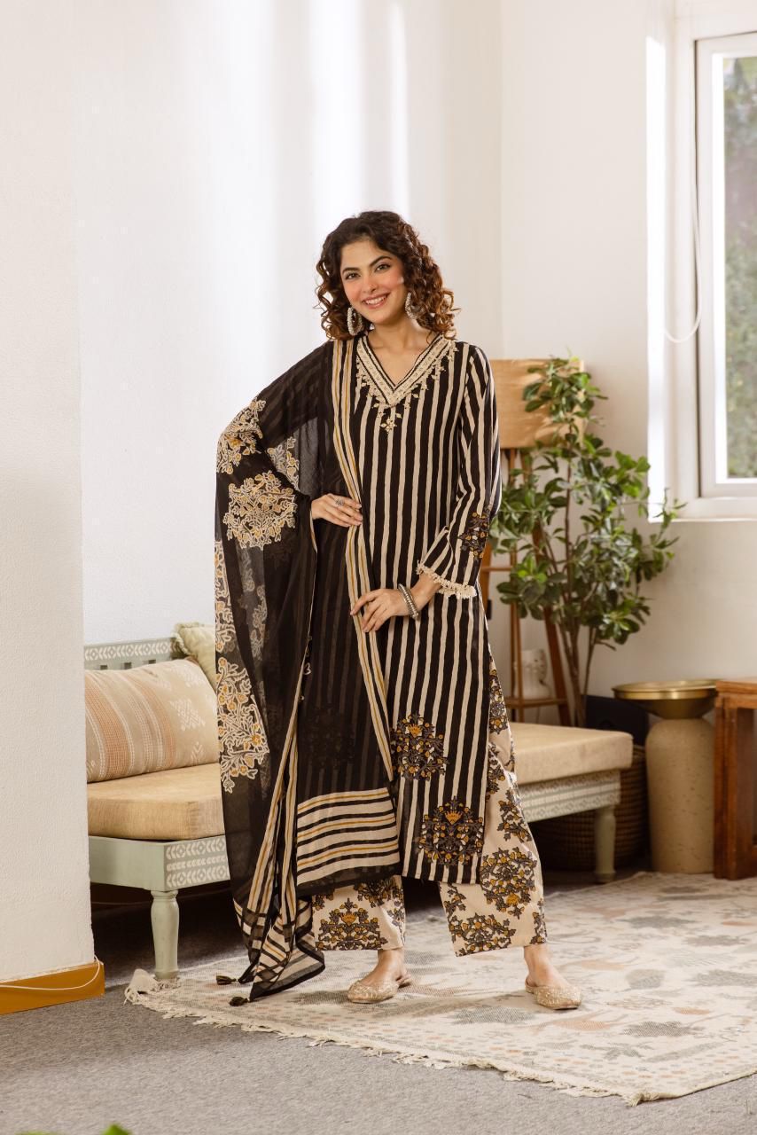 Pure Cotton Kurti Set with Mirror Work and Malmal Dupatta view 6