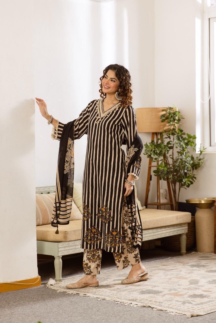 Pure Cotton Kurti Set with Mirror Work and Malmal Dupatta view 7