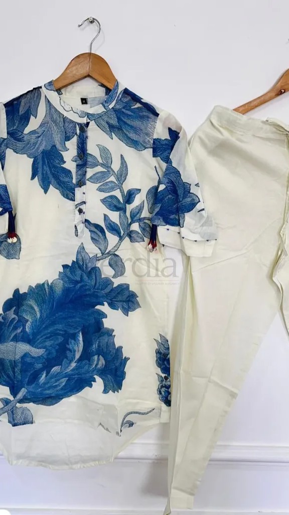 Stylish Kurti and Pant Set with Bold Floral Prints view 5