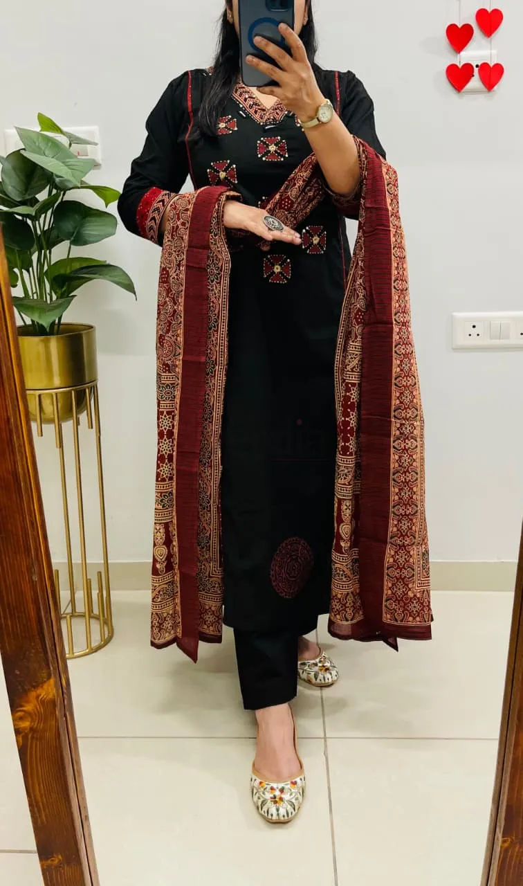 Designer Kurti Set in Dhabu Cotton with Applique and Mirror Embroidery view 7