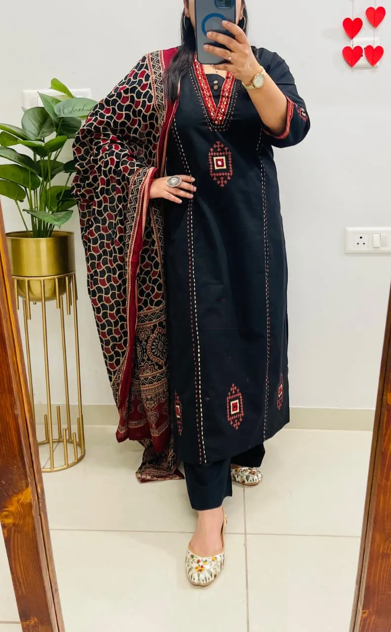 Dhabu Cotton Kurti Set with Mirror Embroidery view 2