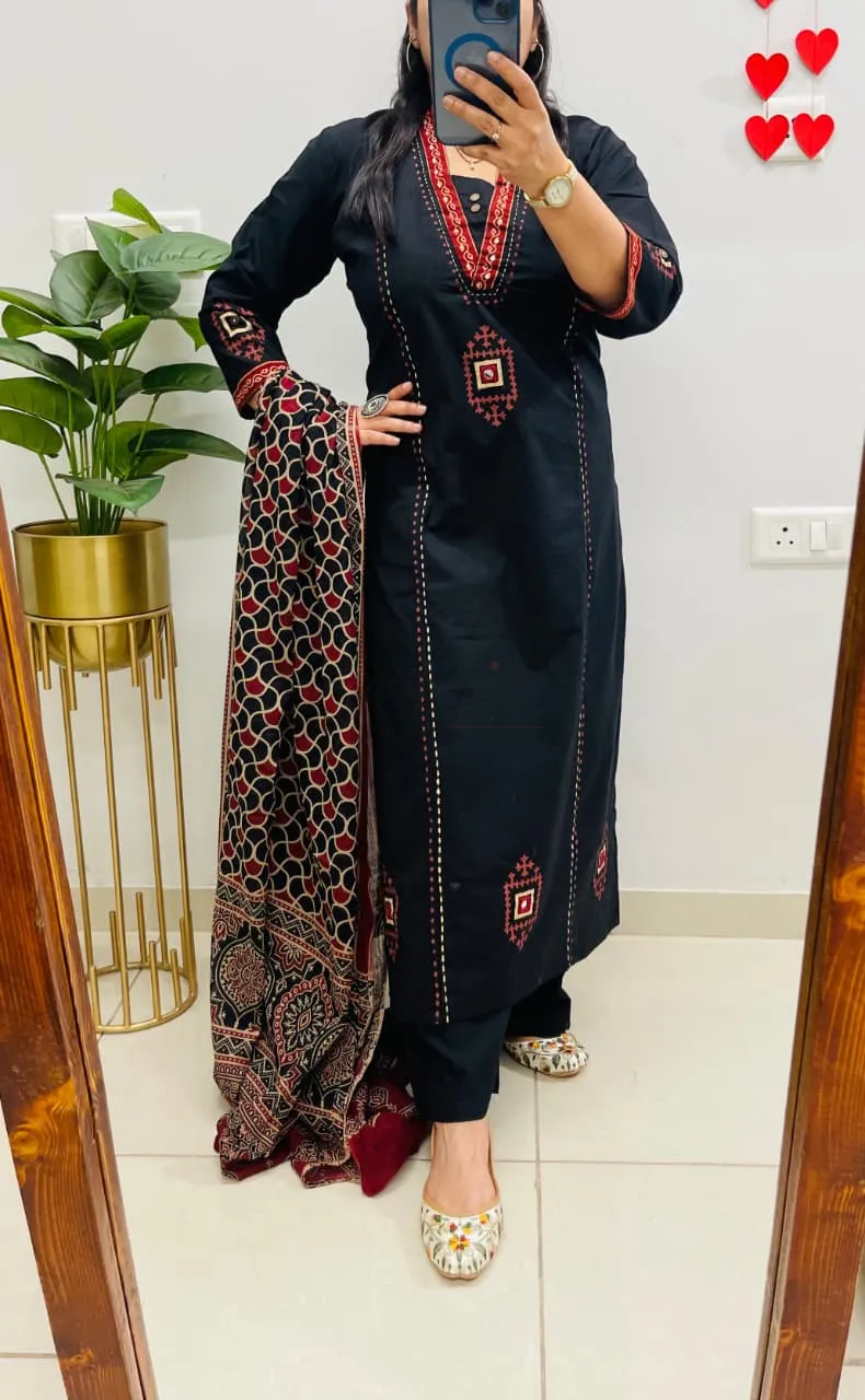 Dhabu Cotton Kurti Set with Mirror Embroidery view 5