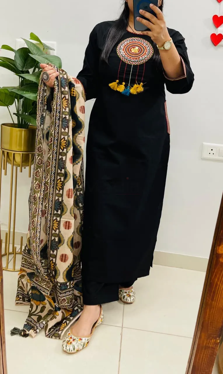 Unique Designer Dhabu Cotton Kurti Set view 2