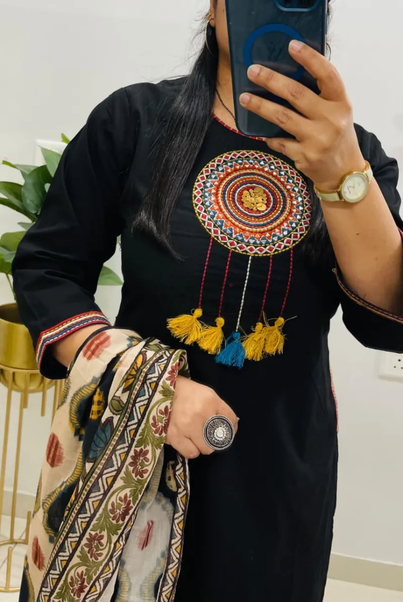 Unique Designer Dhabu Cotton Kurti Set view 3