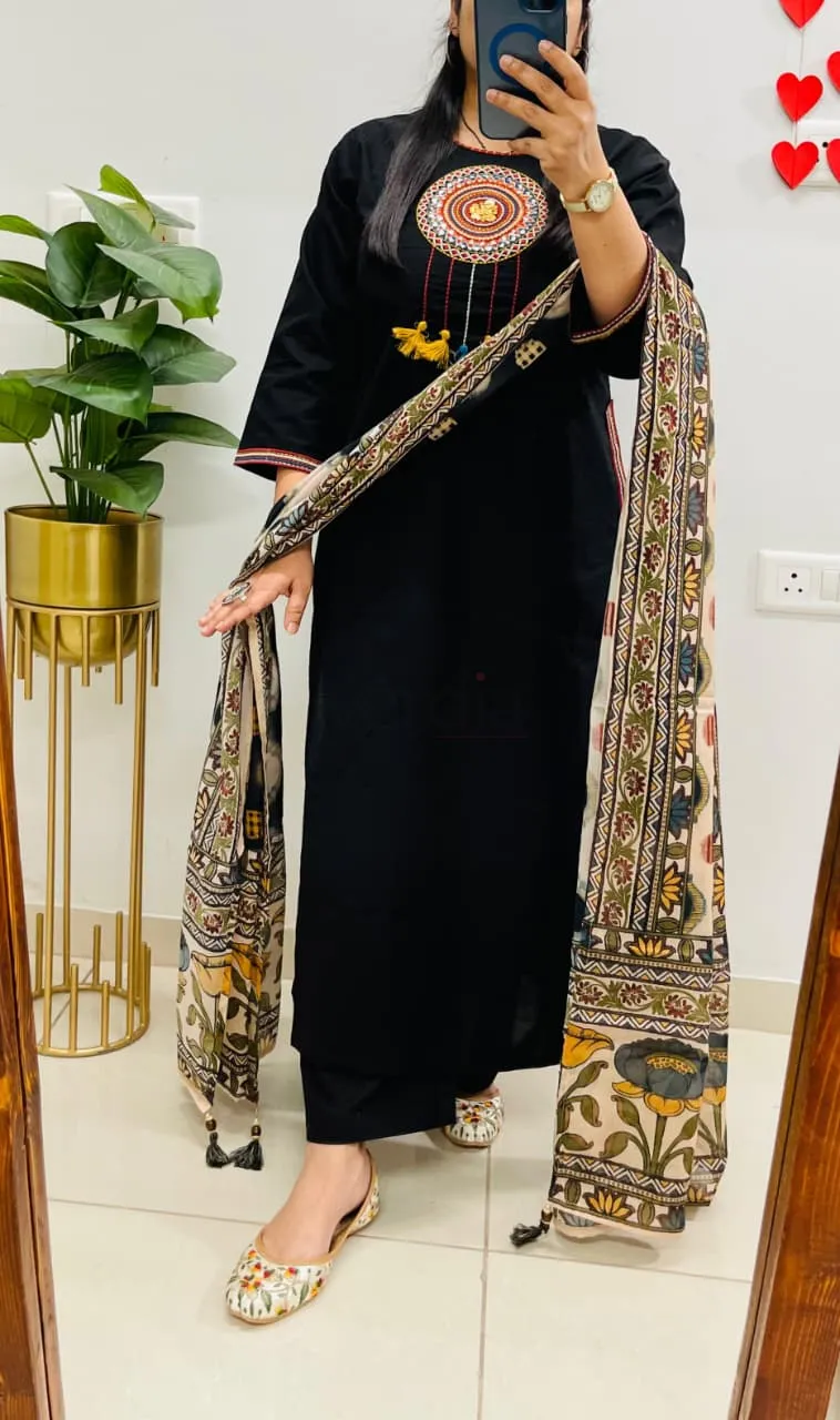 Unique Designer Dhabu Cotton Kurti Set view 4