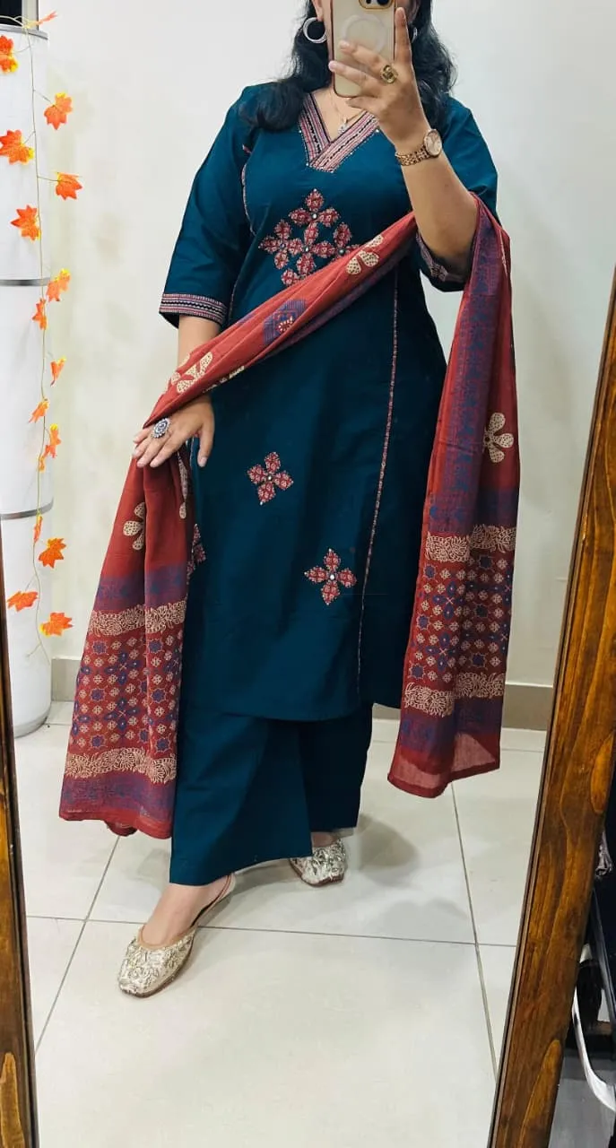 Premium Rich Dhabu Cotton Kurti Set with Azrakh Applique view 2