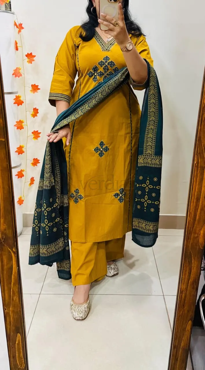 Premium Rich Dhabu Cotton Kurti Set with Azrakh Applique view 7