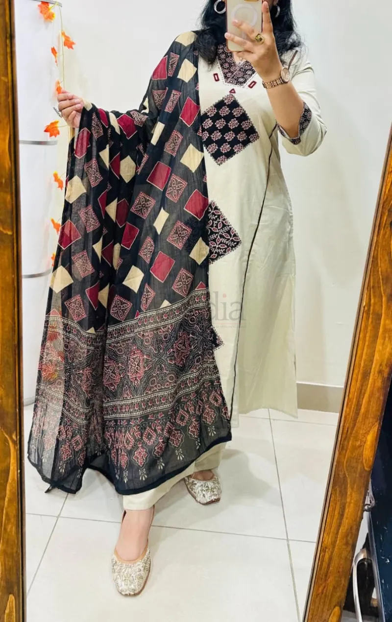 Premium Dhabu Cotton Suit with Azrakh Applique and real mirror work. view 6