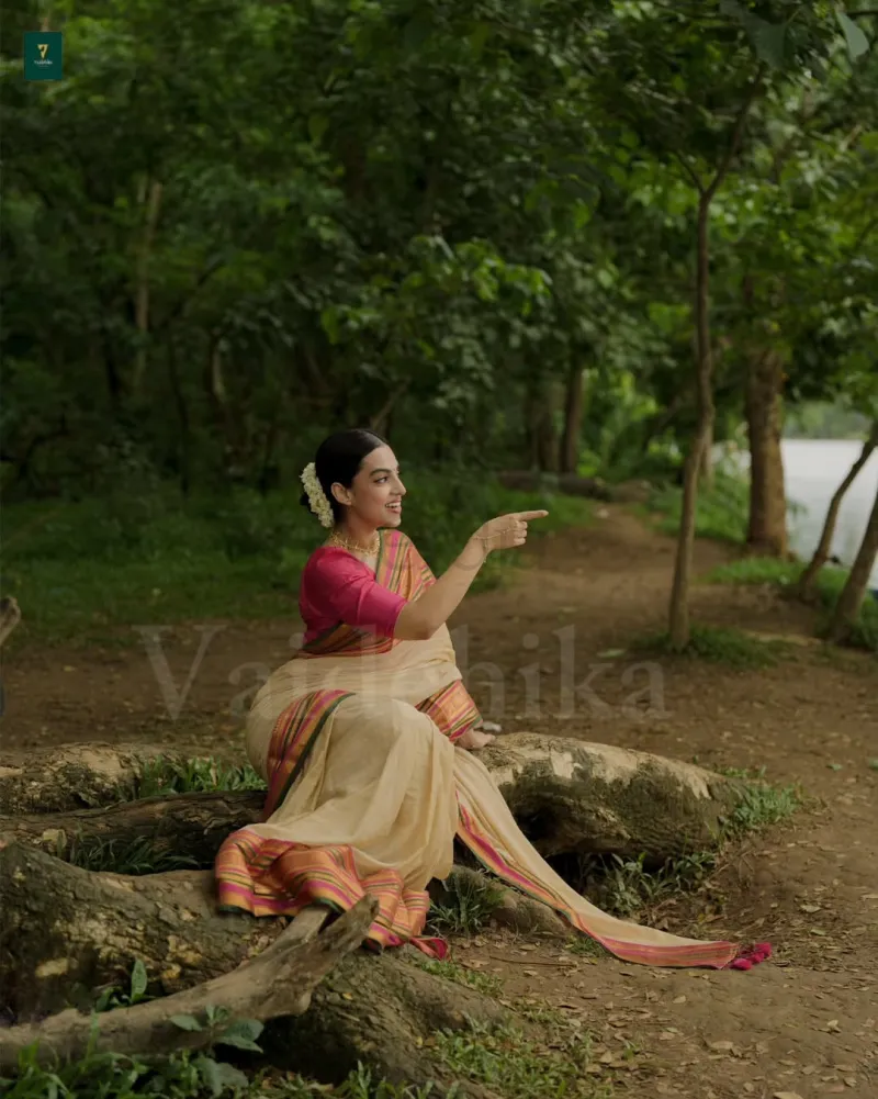 Kerala Onam special weaves; Pure Mulmul cotton saree (with running blouse piece) view 9