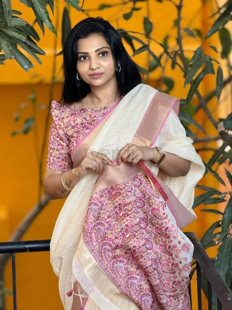 Onam Special saree crafted from plain linen with a digital print. view 5