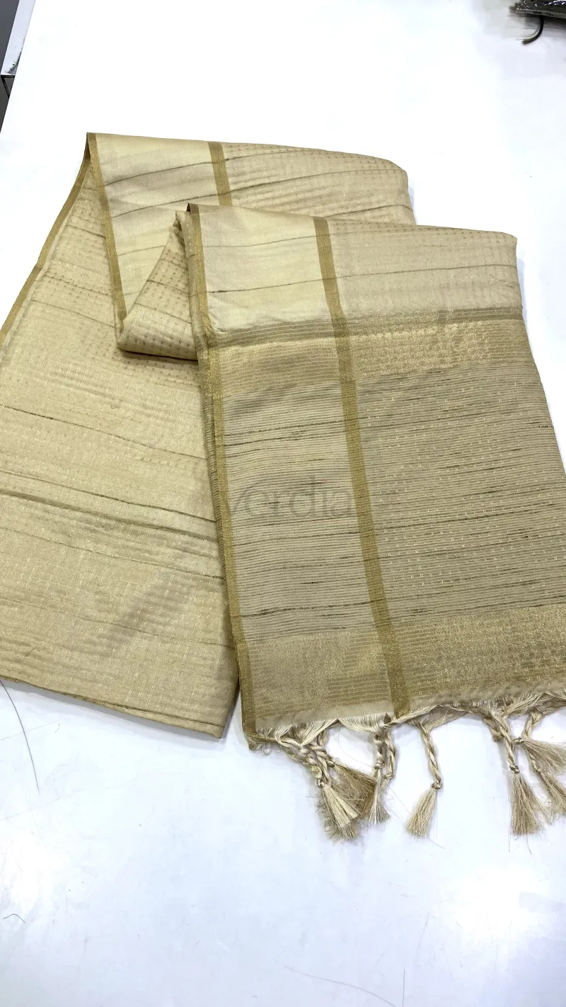 Premium Matka Silk Saree with Designer Patola Woven Blouse view 4