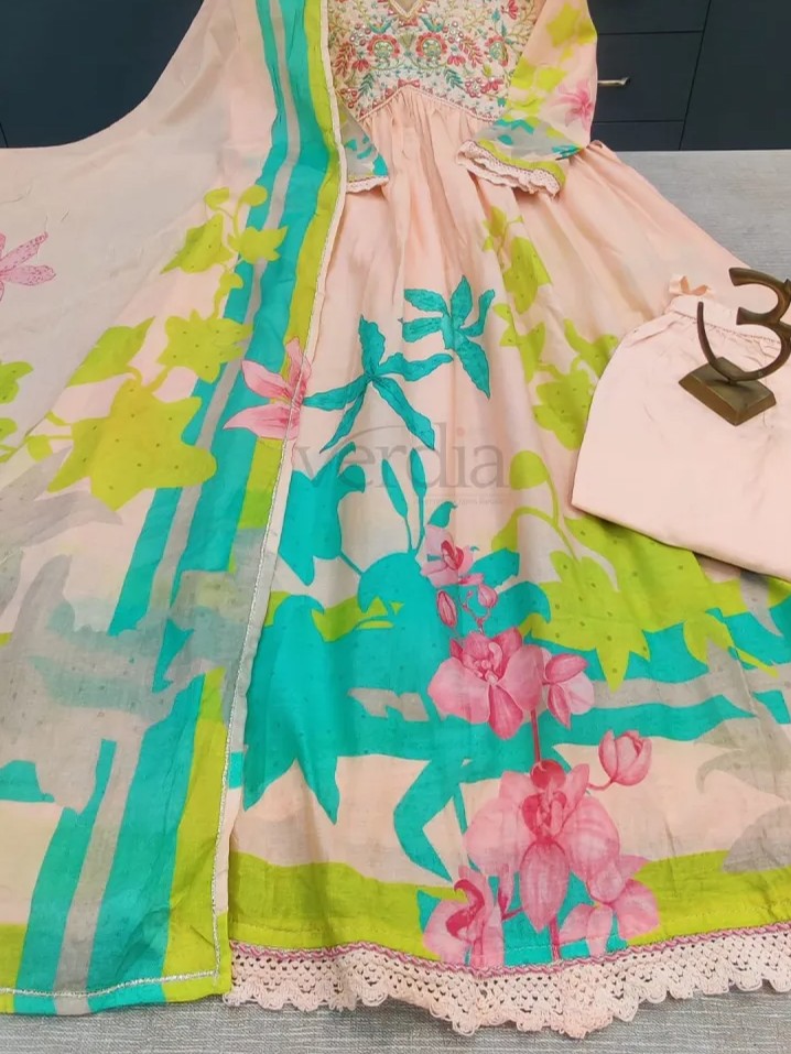 Malmul Anarkali Kurti Set view 4