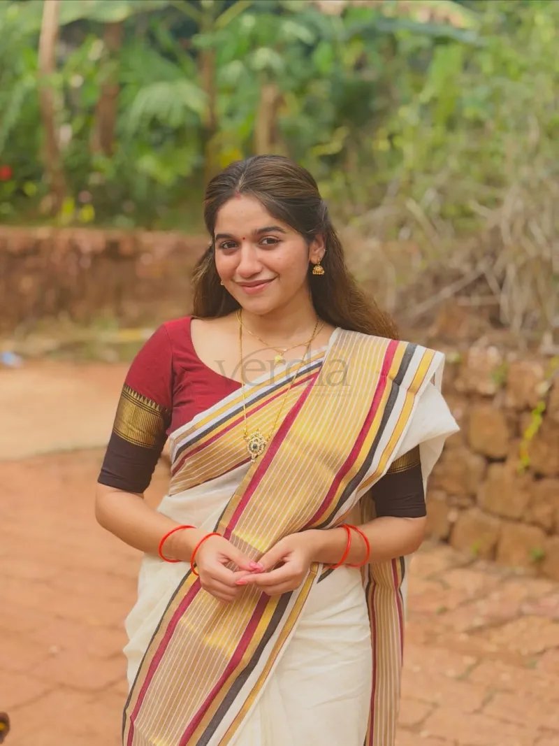 Premium Quality Mulmul Cotton Saree with Running Blouse view 2