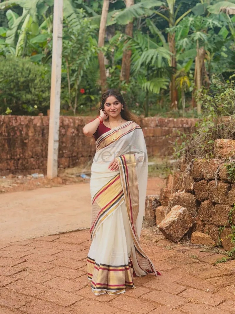 Premium Quality Mulmul Cotton Saree with Running Blouse view 5