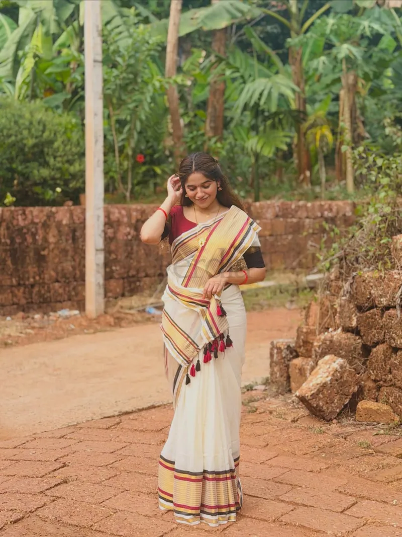 Premium Quality Mulmul Cotton Saree with Running Blouse view 6