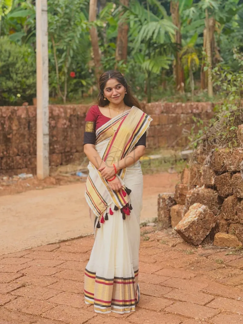 Premium Quality Mulmul Cotton Saree with Running Blouse view 7