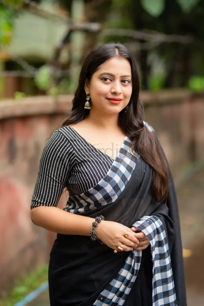 Soft Linen Printed Saree in Madhubani and Kalamkari Styles view 6
